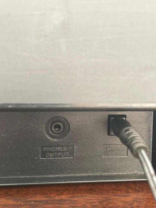 Teclado digital YAMAHA PSR F50 com caixa