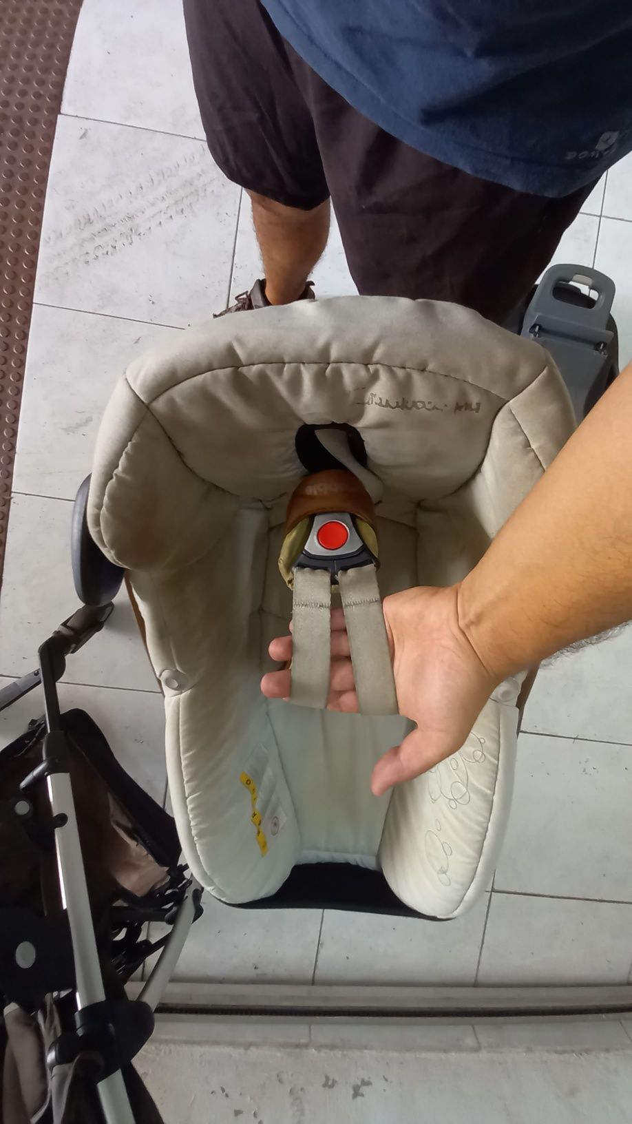 Conjunto carrinho com ovo e com isofix da Bebeconfort.