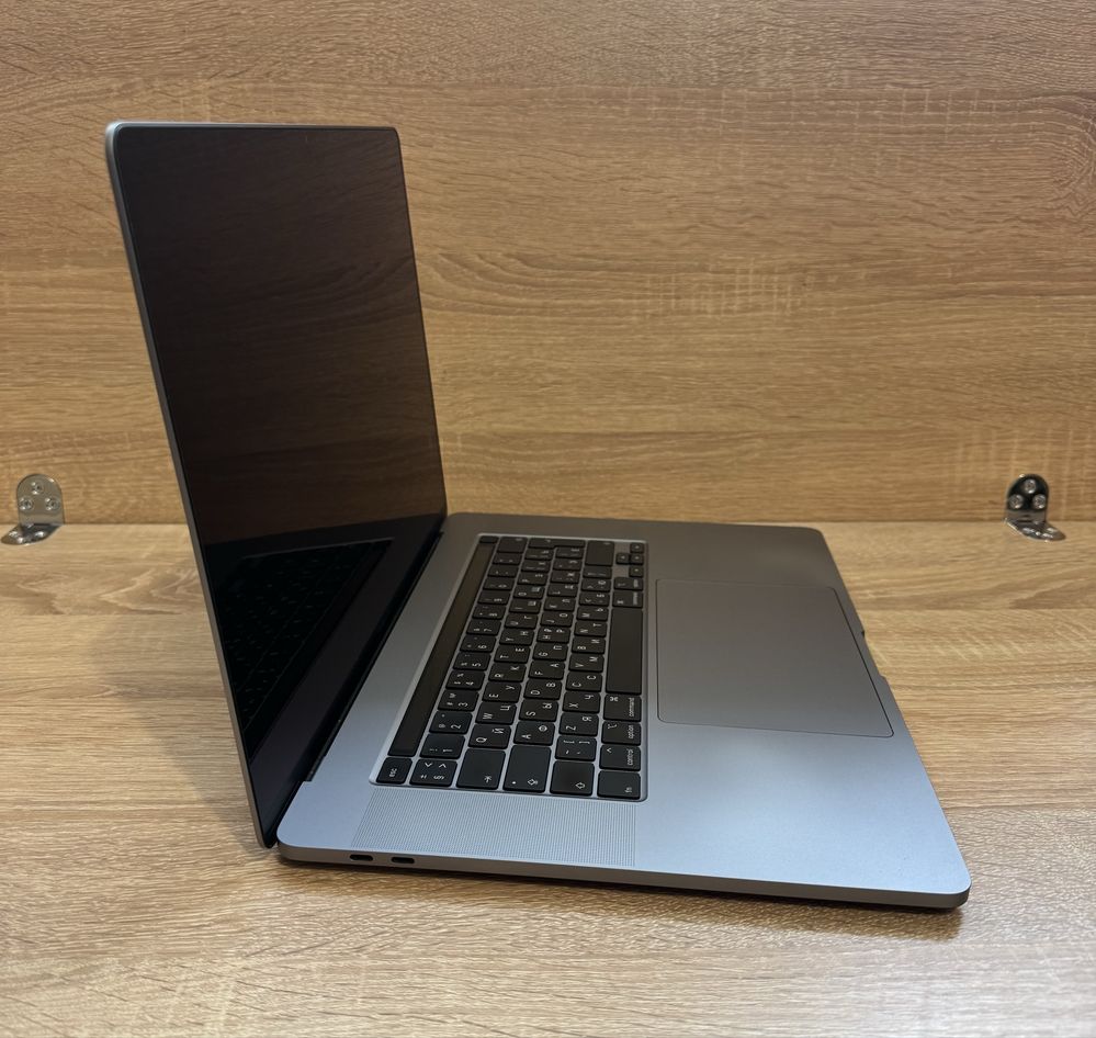 Apple MacBook Pro 16 (A2141) 16″ i7-9750H, 16Gb RAM, 512Gb SSD, уцінка