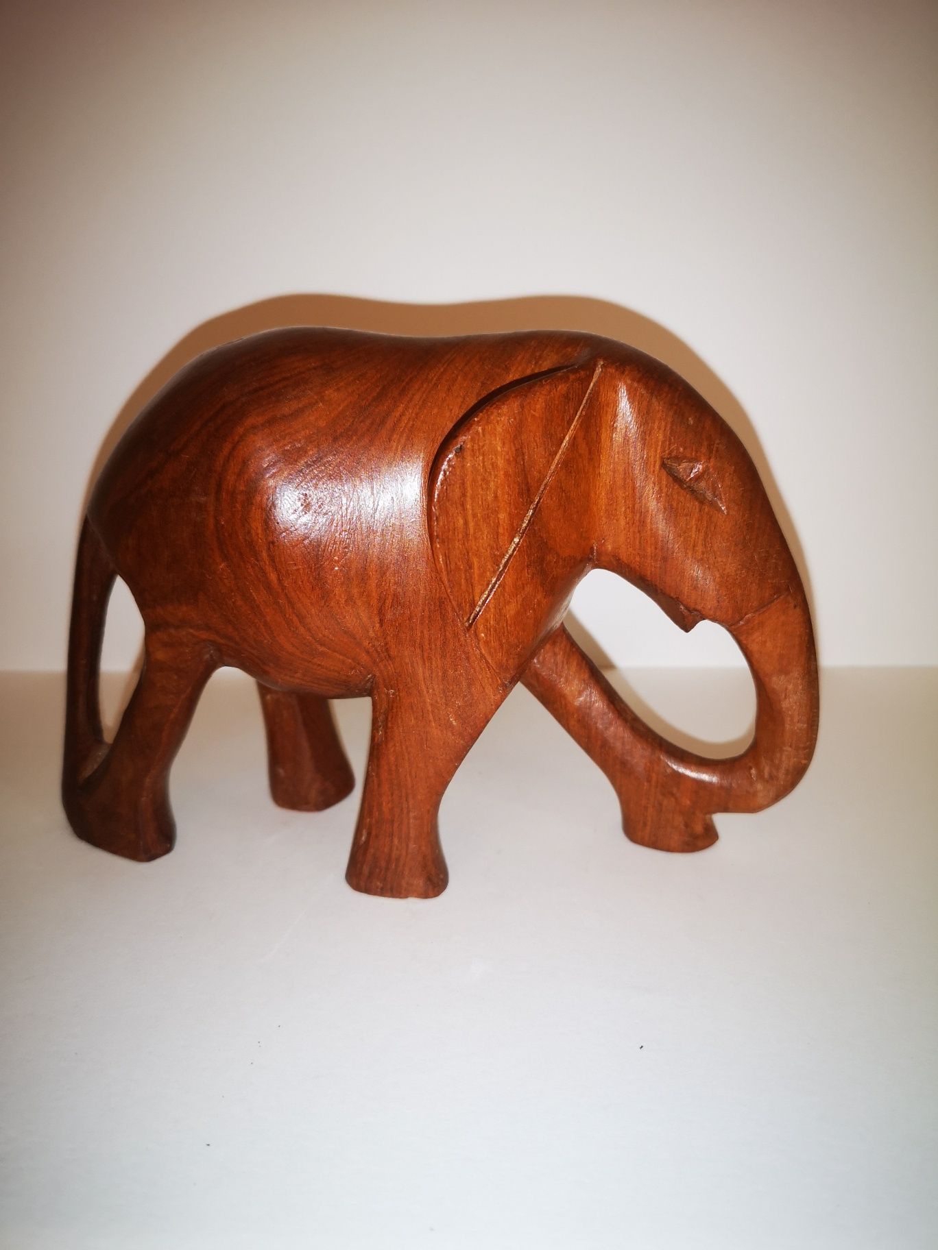 Drewniana figurka słonia