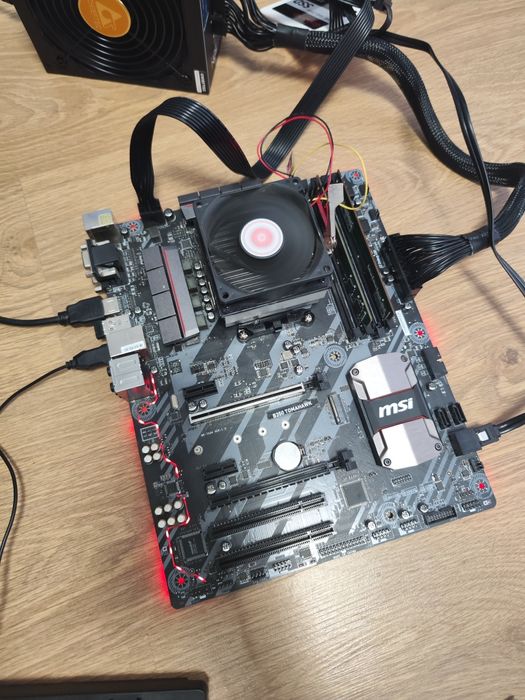 Материнська плата MSI b350 tomahawk am4