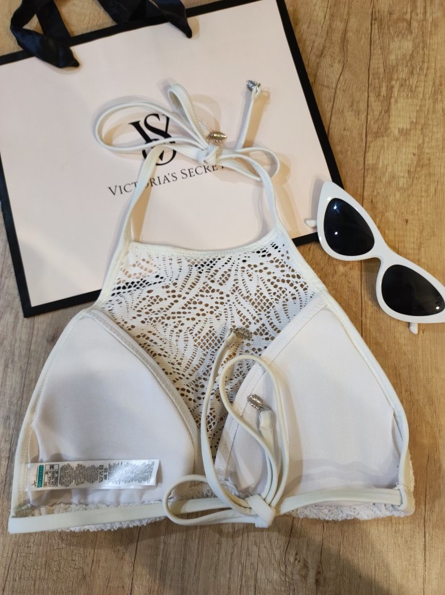 Góra od bikini. Góra od stroju kąpielowego. Crop top.