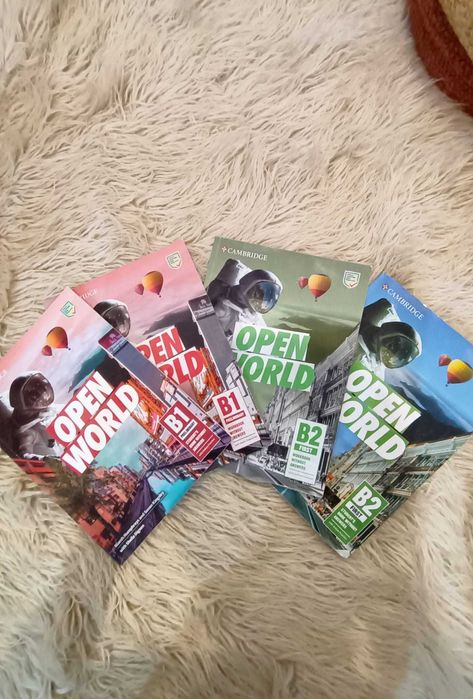 Conjunto de manuais e cadernos de atividades de inglês nível B1 e B2