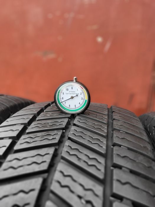235/65/16C R16C Continental VanContact A/S Ultra 4шт ціна за 1шт шини