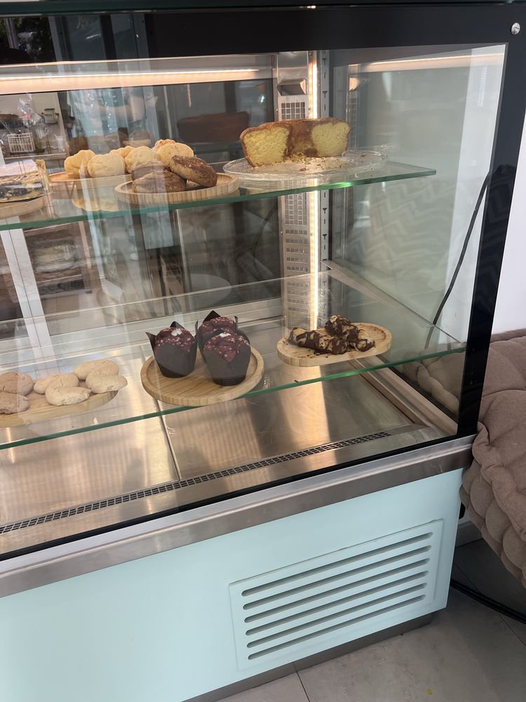 MONTRA - VITRINE