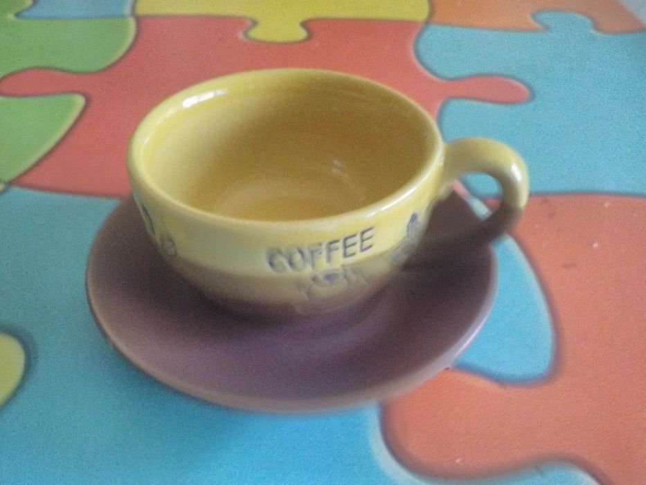 Conjunto de chávenas para chá/café + pires + bule + suporte