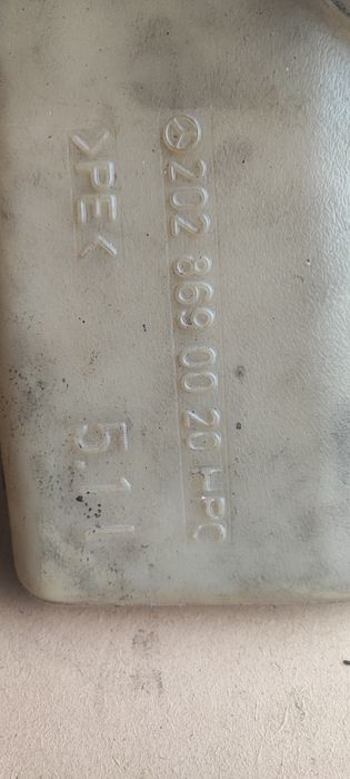 Depósito / vaso água limpa vidros frente Mercedes Classe C (202)