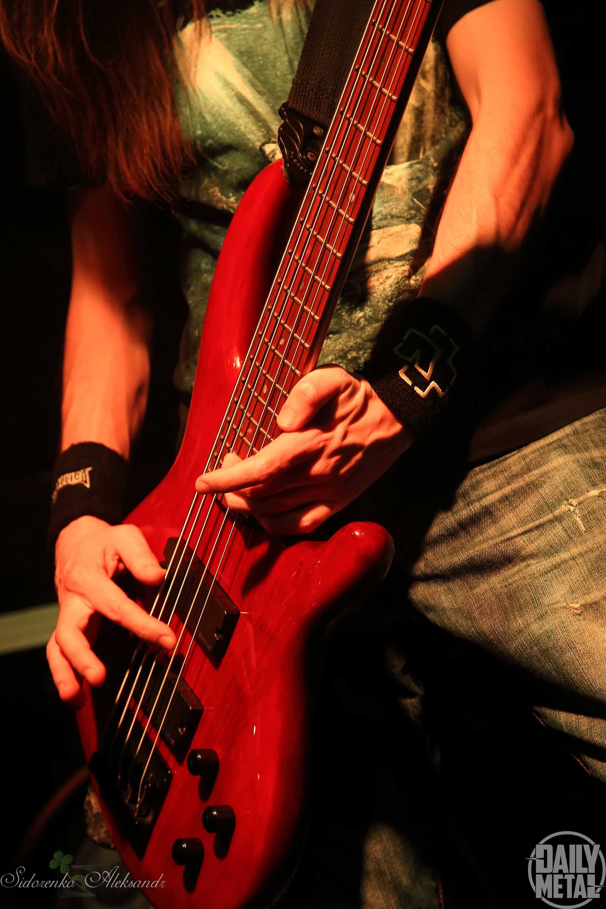 Уроки игры на бас-гитаре офлайн/онлайн