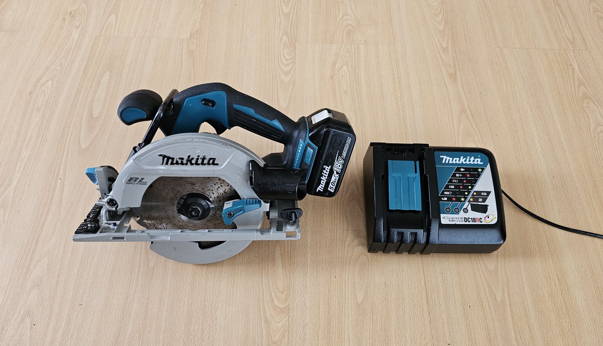 MAKITA DHS680 Aku Pilarka Tarczowa Aku5.0Ah Ładowarka BRUSHLESS ŁADNA