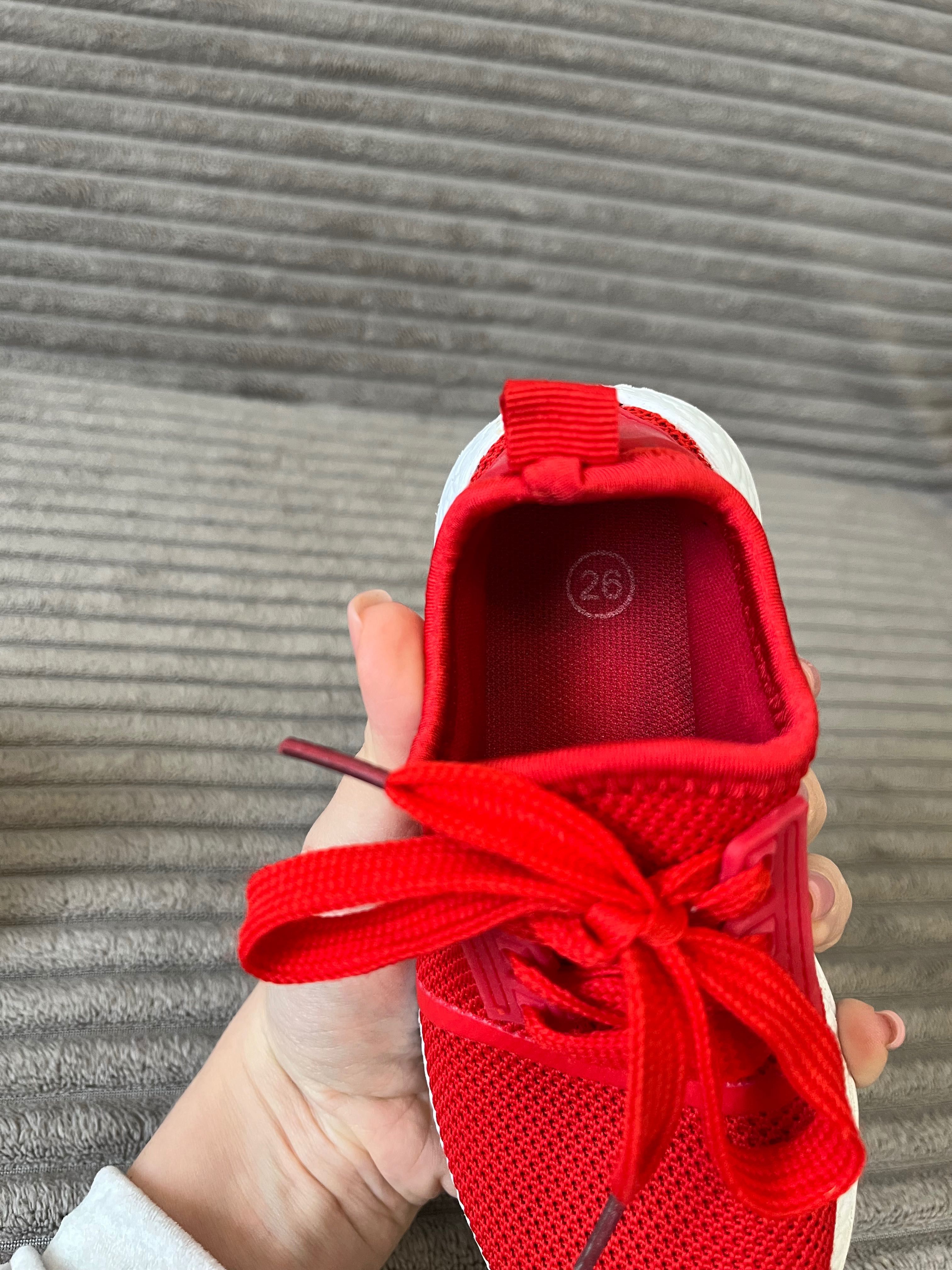 Кросівки червоні 26 розмір