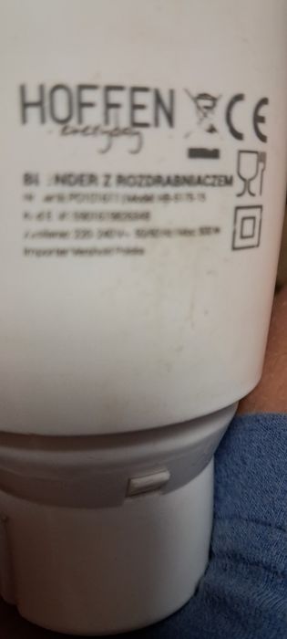 Міксер  для збивання чи змішування.