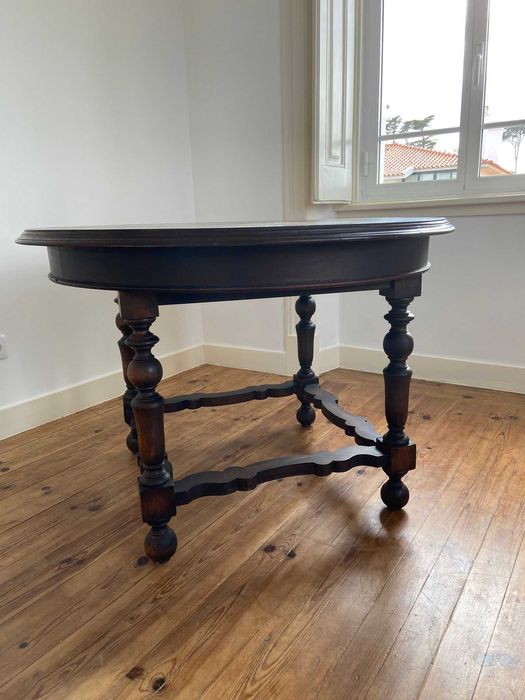 Mesa maciça antiga de madeira