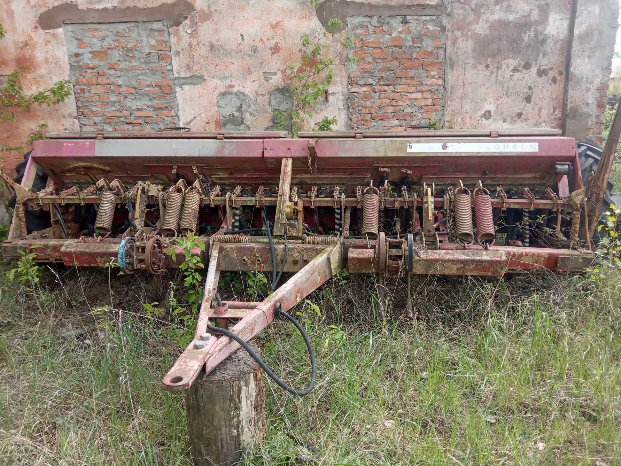 Продам сівалку зернову Massey Ferguson.