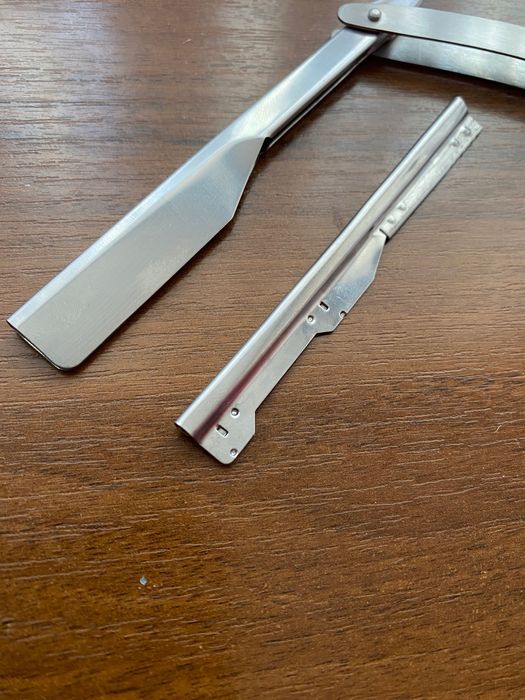 Небезпечна бритва. Шаветка. Опасна бритва.