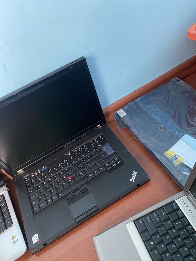 Laptopy rózne uszkodzone i dzialajace