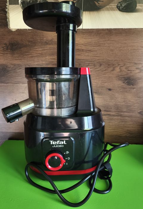 Соковитискач шнековий Tefal.