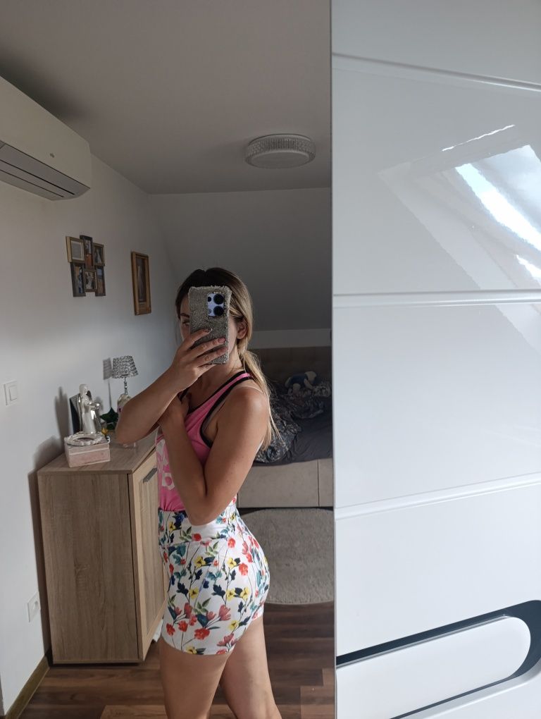 Spodenki szorty kwiaty wysoki stan modne letnie XS s