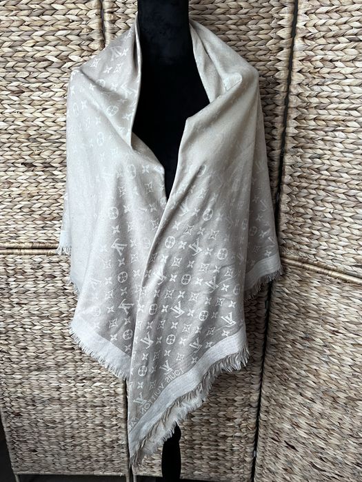 Beżowa chusta na wiosnę 140x140cm | Miękka, 65% wełna, 35% kaszmir