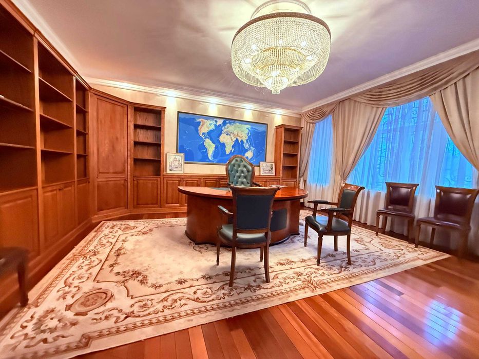 Оренда приміщення вул.Круглоуніверситетська 18/2 з меблями Фасад 105м2