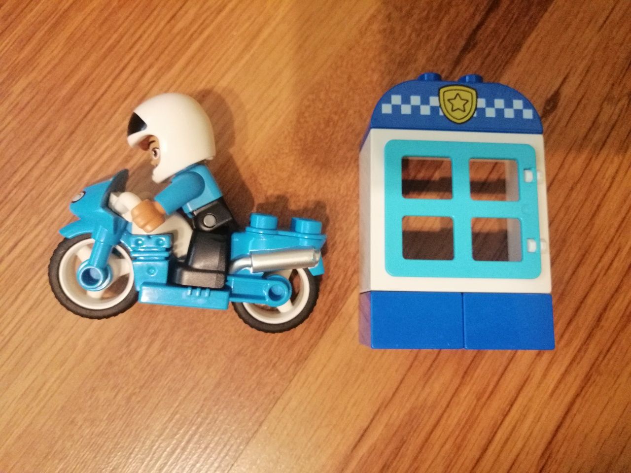 Lego Duplo - pociąg, policjant, koparko-ładowarka, holownik