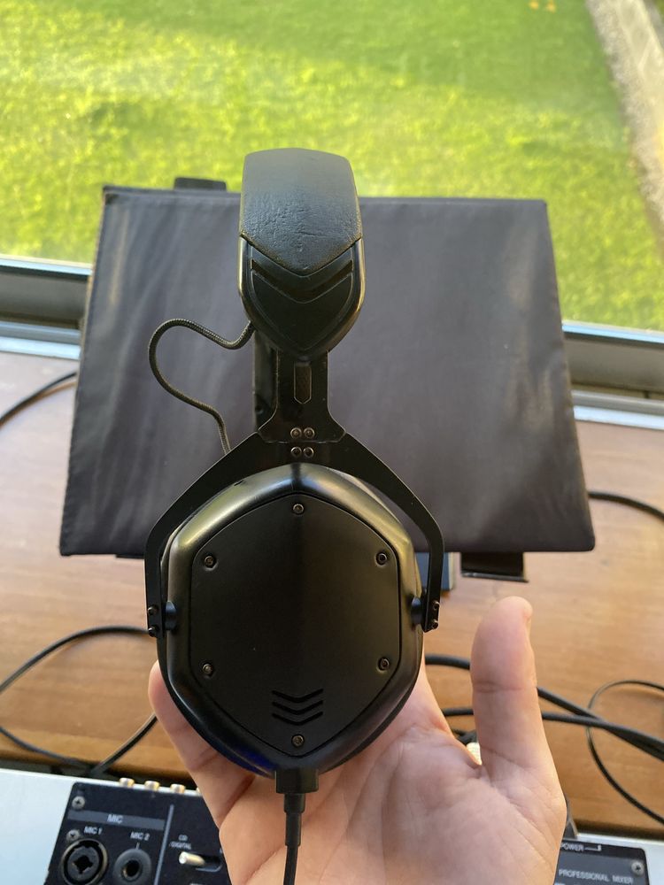 Headphones V-Moda M100