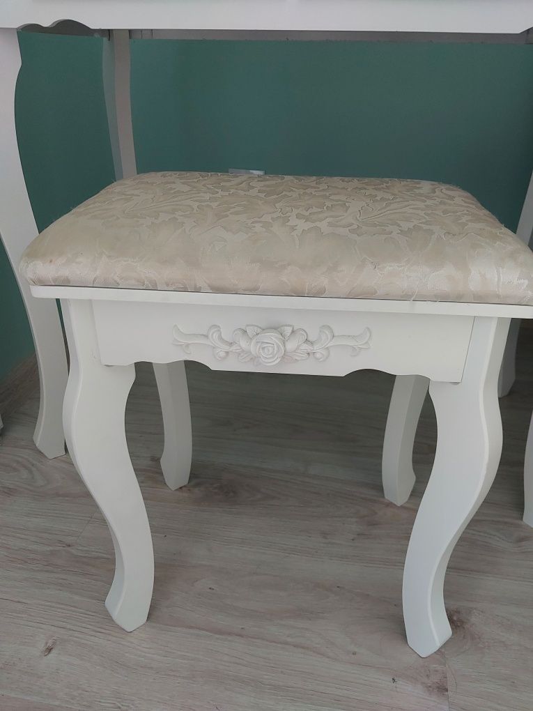 Toaletka plus taboret