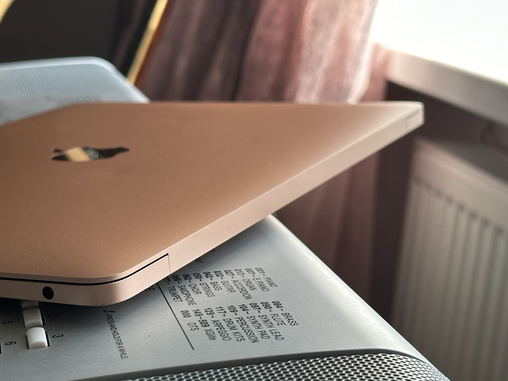 MacBook Air 2019 | i5/8/256 | АКБ 98%