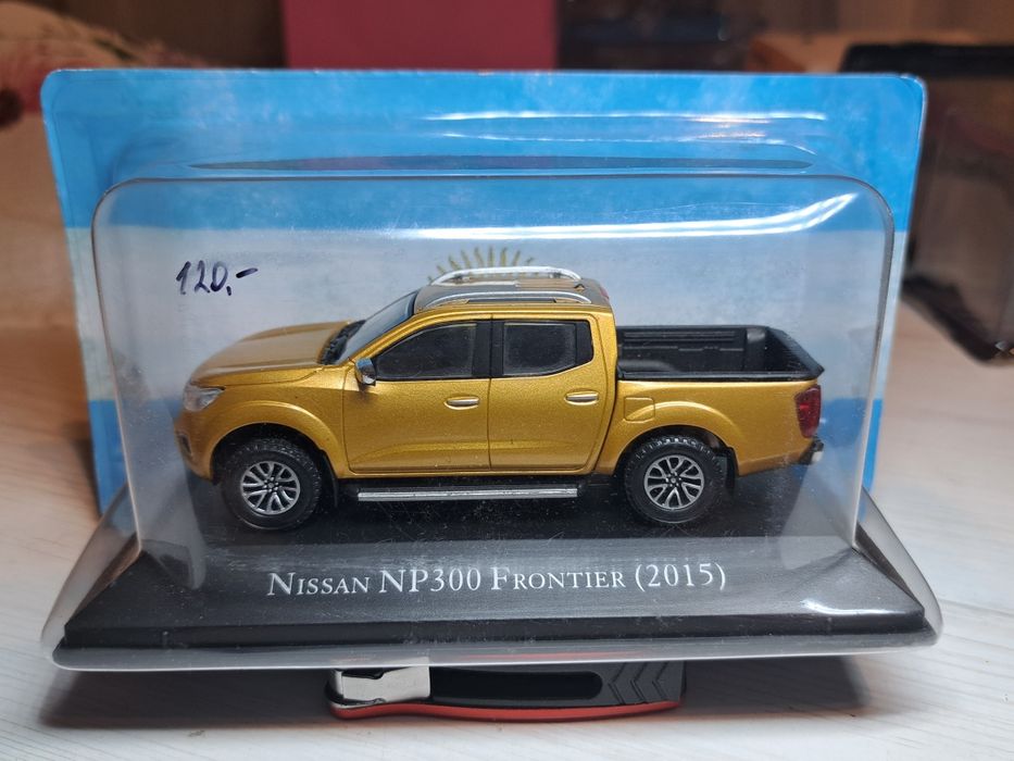 Nissan NP300 Frontier 1:43 Salvat