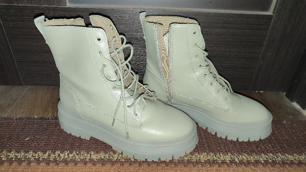 Жіночі чоботи Stradivarius