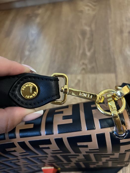 Гарна сумочка Fendi