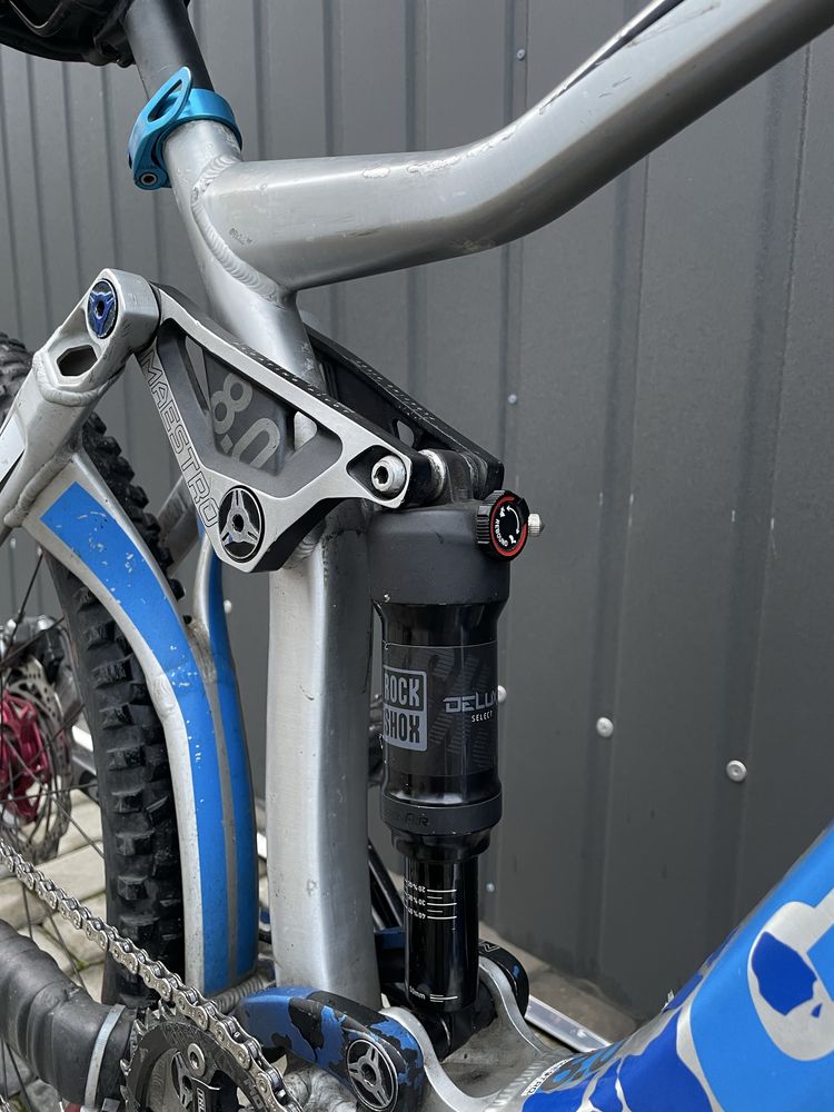 Giant Glory. spank. ROCK SHOX. TRP