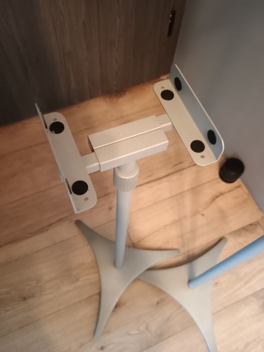 Stojaki pod kolumny, regulowane