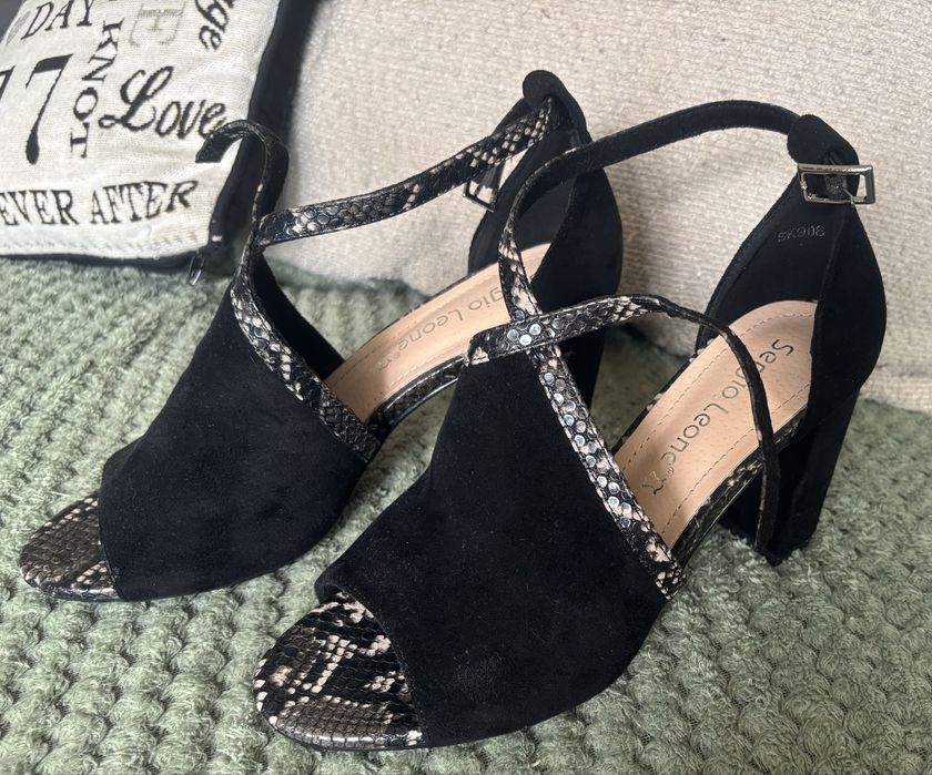 Sandalki na slupku 37