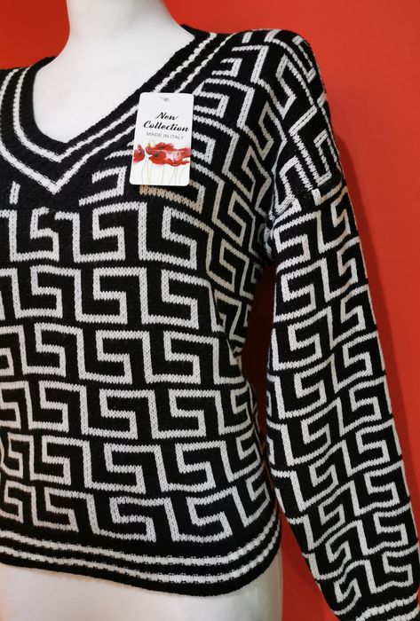 Sweterek sweter dekold wzór