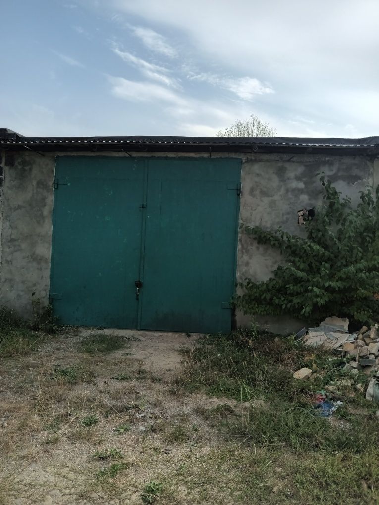 Продам гараж під бус, 6х6м. Калуш, Загробище . Великі ворота,