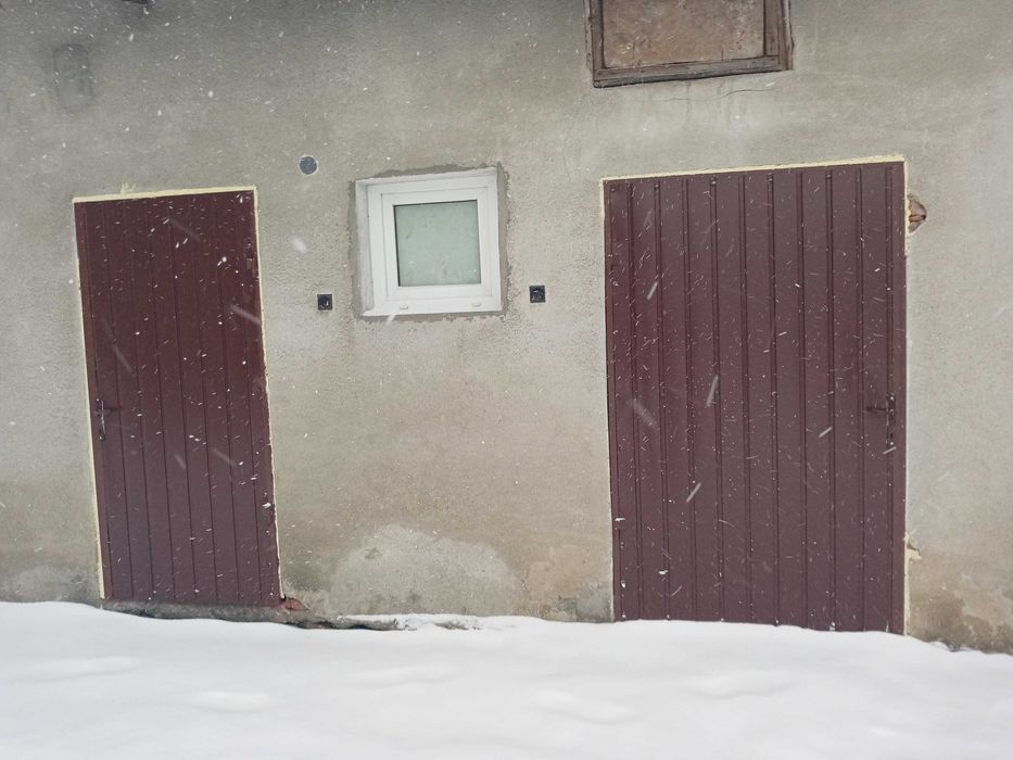 Bramy garażowe przesuwne na rolkach