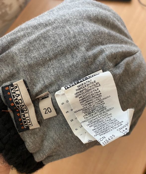 Czarna czapka sportowa