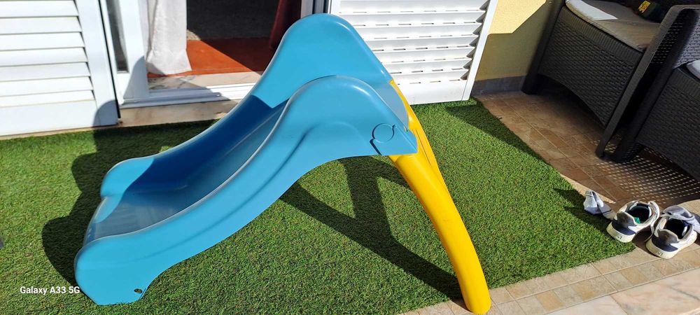 Escorrega para bebe e baloiço