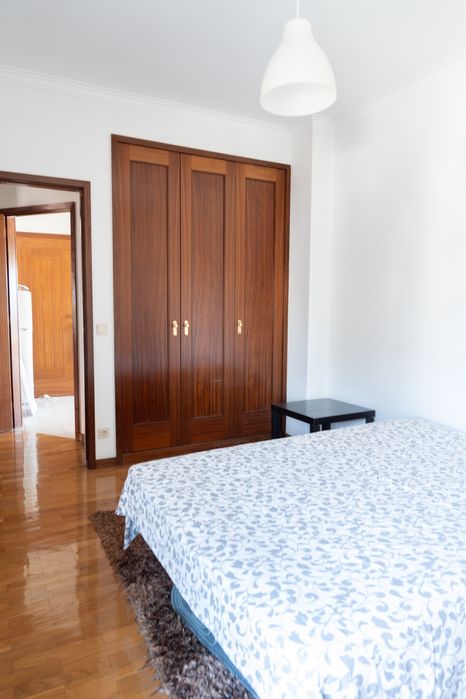 Vende-se T3 com garagem Espinho