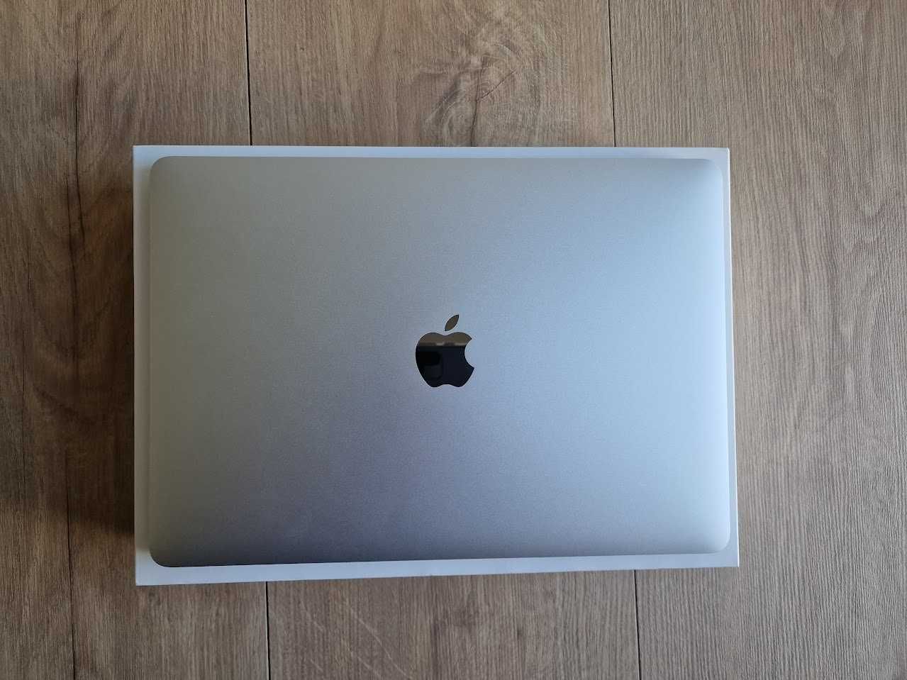MacBook Pro (A1989, i5 4 rdzenie, 8/256, Touch Bar) - ideał, 69 cykli