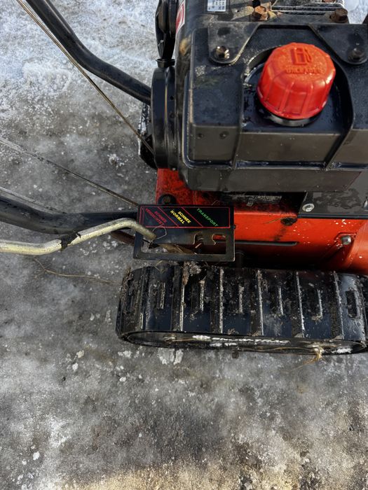 Odśnieżarka spalinowa na gąsienicach wirnikowa pług do sniegu yard man