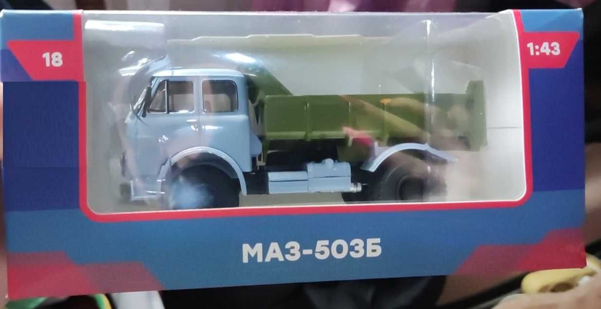 Колекційні масштабні металеві моделі вантажних автомобілів 1/43