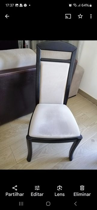 Mesa preta 6  cadeiras pretas estofos cinza