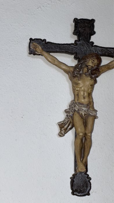 Cristo na cruz cerâmica sobre sintetico