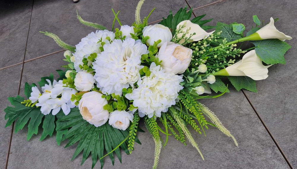 Kompozycja kwiatowa na grób cmentarz stroik ikebana Z217