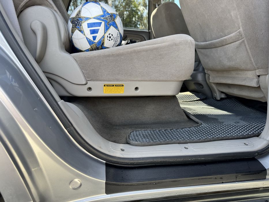 TOYOTA SEQUOIA  у відміному стані як зовні так і технічно.