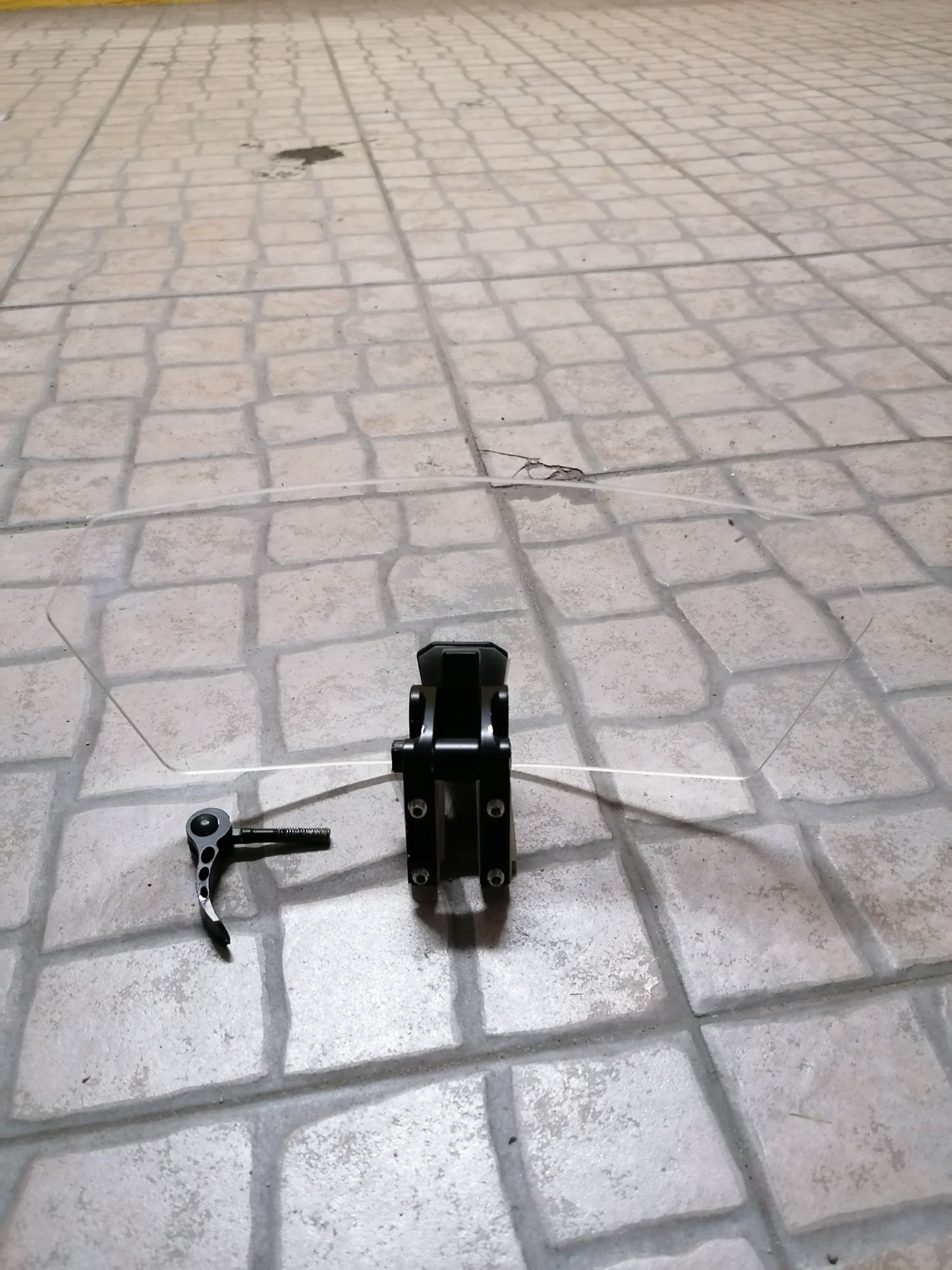 Extensão universal para vidro da mota