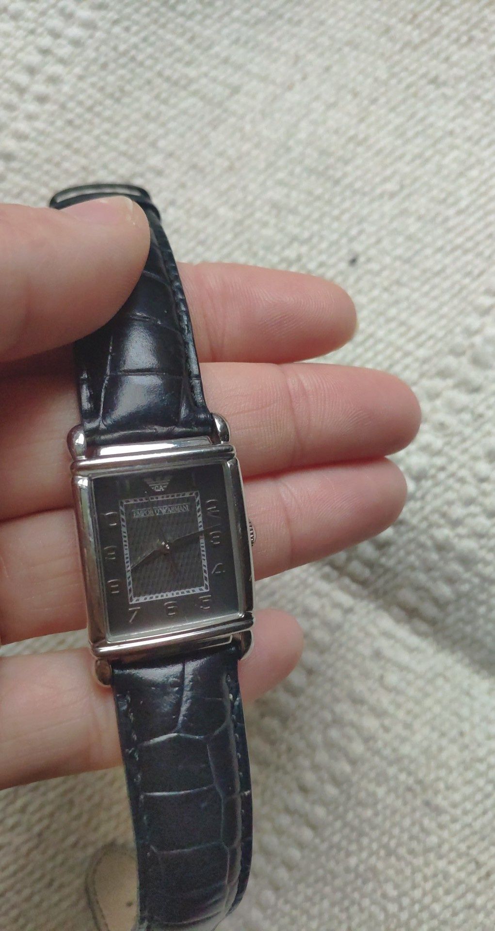 Zegarek Emporio Armani czarny z prostokątną kopertą