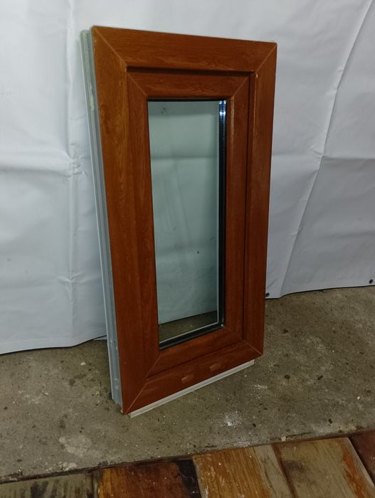 Okno 44x82cm  pcv złoty dąb/biel.