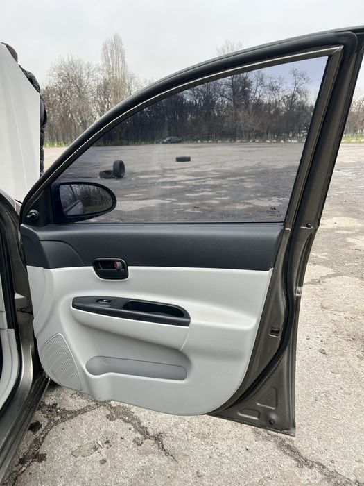 Авто Hyundai accent 2009 рік,ідеальний стан,125 тис пробігу